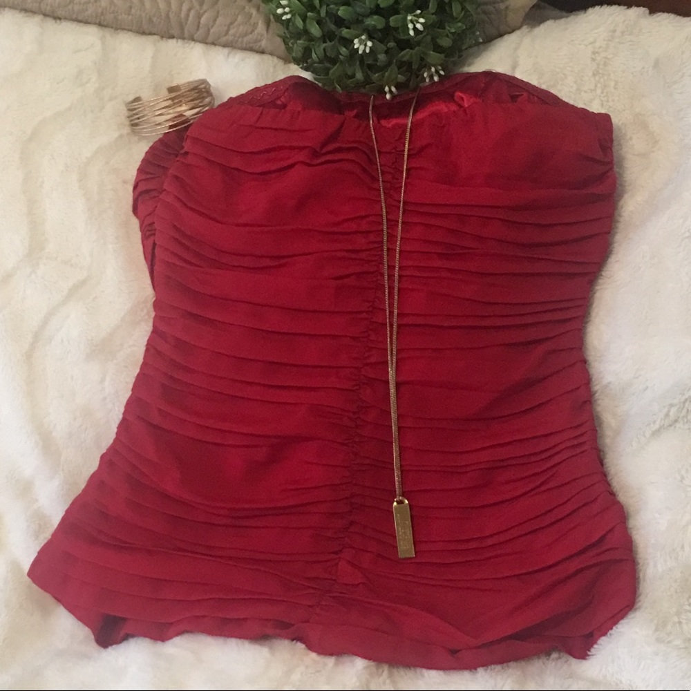 Limited sleeveless top